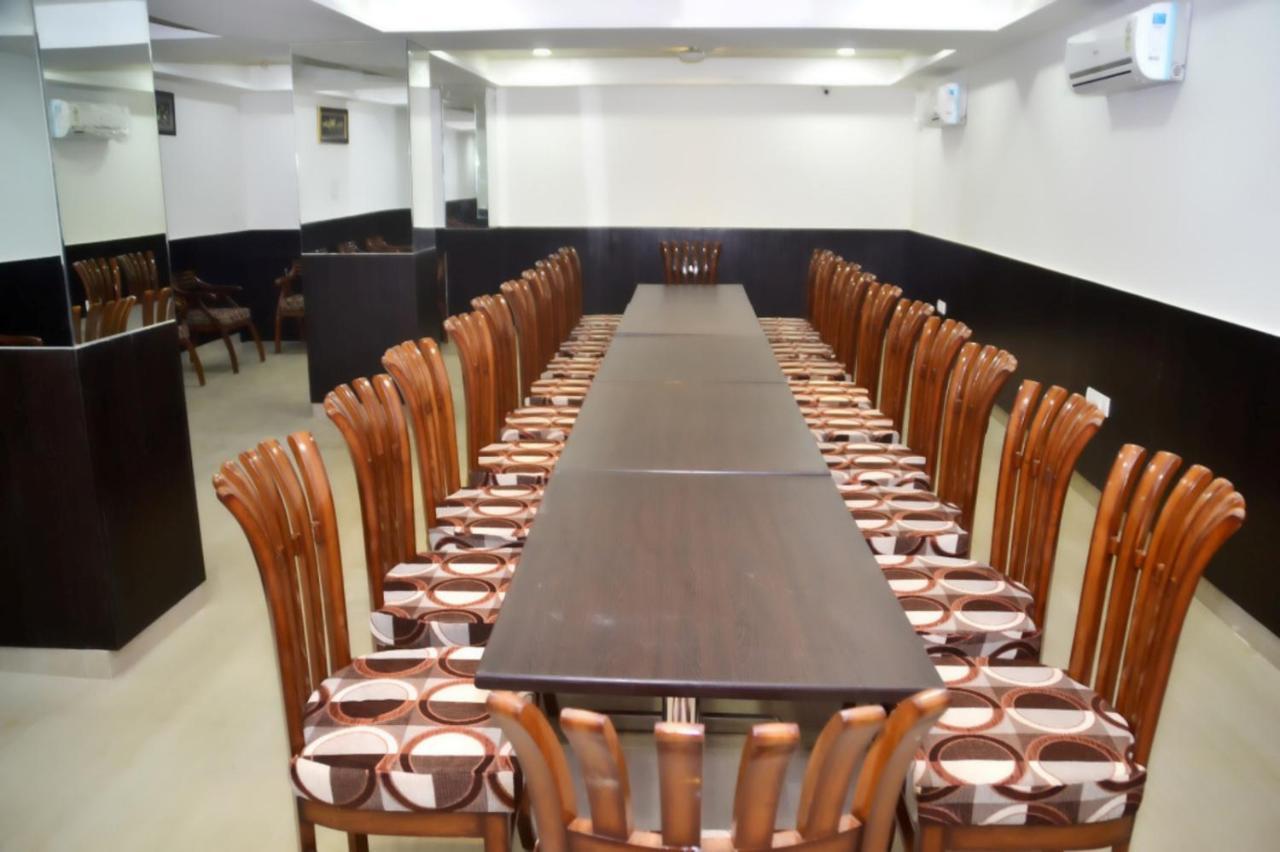 Hotel Radiance Gwalior Esterno foto