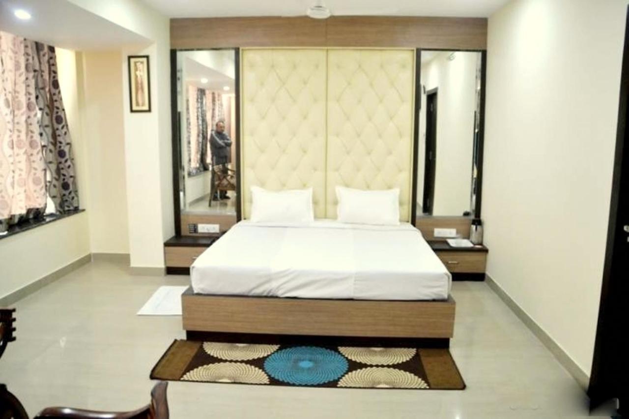 Hotel Radiance Gwalior Esterno foto