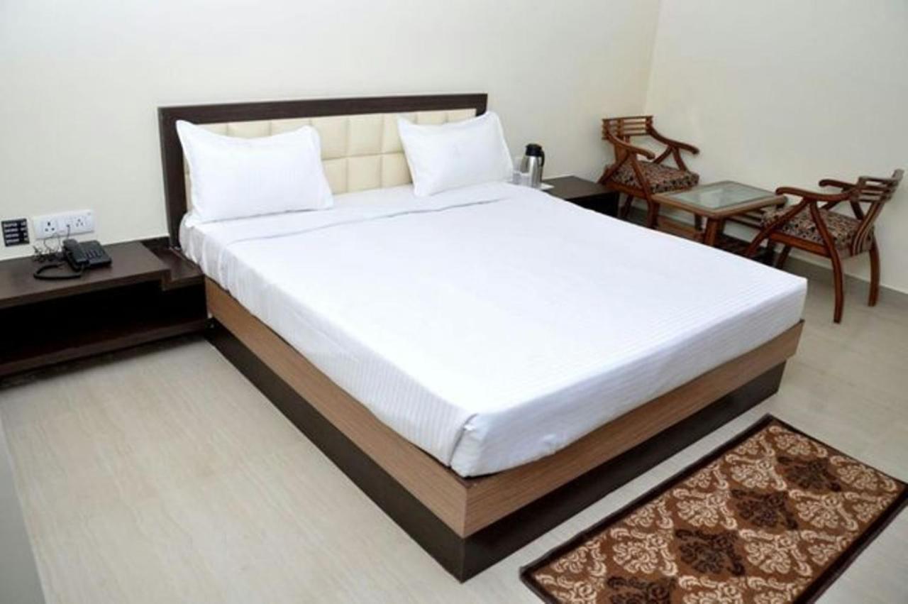Hotel Radiance Gwalior Esterno foto